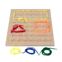 Geoplano Em Mdf C/ 56 Pinos E 6 Cadarços  - Carlu Brinquedos
